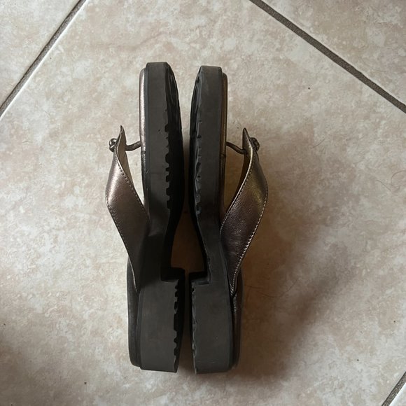 Two pairs of Taryn Rose Sandals - 37.5 (size 7) - Picture 3 of 7